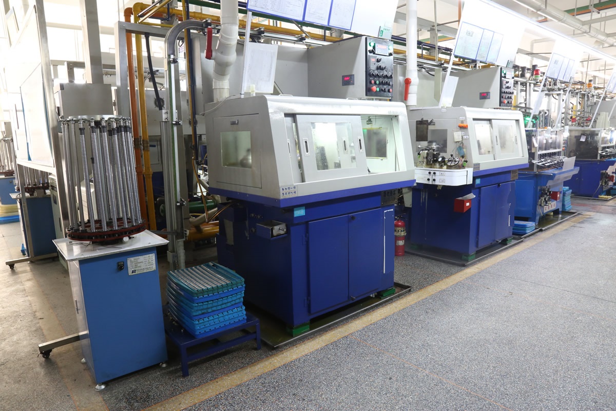 Automatic multiple production line for super fine grinding